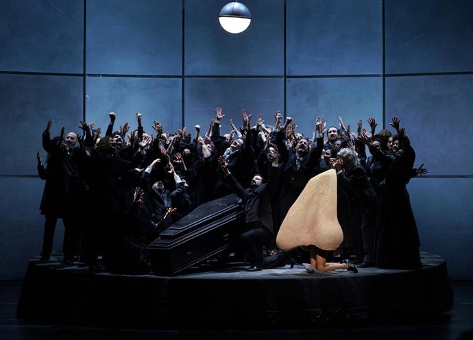 Archivo - Estreno de 'La nariz' en el Teatro Real