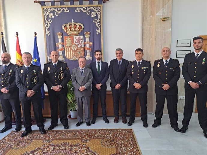 Entrega de condecoraciones a instituciones, entidades y funcionarios de Ceuta por su entrega "ejemplar" al servicio público