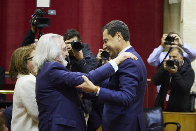 Archivo - El presidente de la Junta de Andalucía, Juanma Moreno, durante la primera jornada del Pleno del Parlamento andaluz en el Parlamento de Andalucía, a 8 de febrero de 2023 en Sevilla (Andalucía, España). 