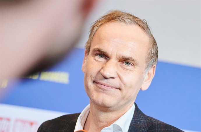 Archivo - FILED - 09 November 2022, Berlin: Oliver Blume, CEO VW/Porsche comes to the award ceremony "Das goldene Lenkrad". Photo: Annette Riedl/dpa