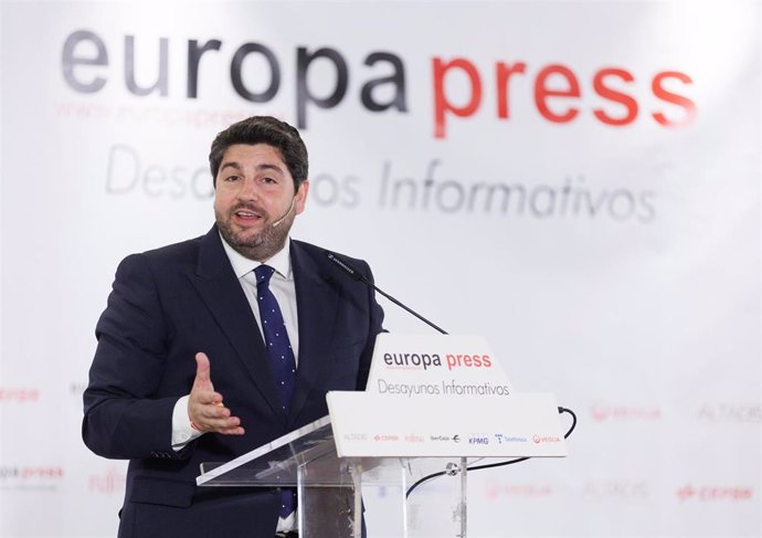 El presidente de la Región de Murcia, Fernando López Miras, interviene durante un desayuno informativo de Europa Press, en el Hyatt Regency Hesperia Madrid, a 14 de marzo de 2023, en Madrid (España).