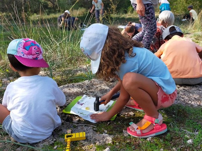 Niños que pertenecen a uno de los centros ecoambientales que abarca el programa.