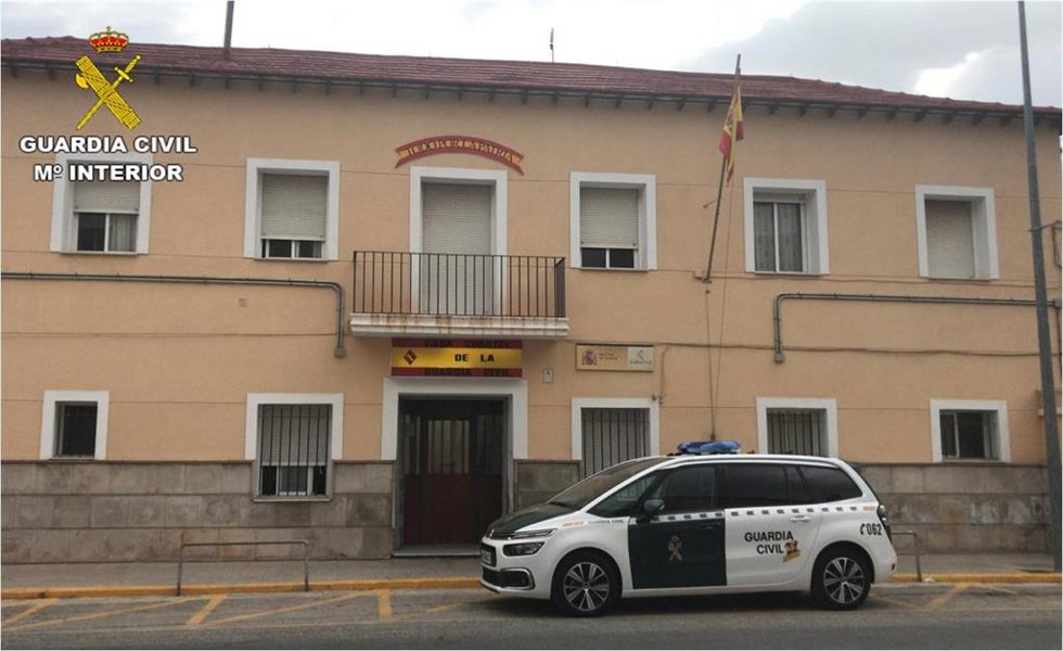 Archivo - Imagen de la fachada de un cuarteld de la Guardia Civil