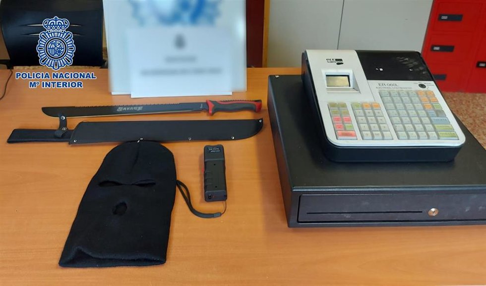 "La Policía Nacional Desarticula Un Grupo Criminal Especializado En Asaltar Salones De Juego" (Hay Imágenes)