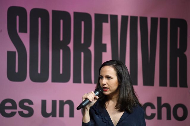 La secretaria general de Podemos y ministra de Derechos Sociales y Agenda 2030, Ione Belarra, interviene durante el acto de su partido ‘Vivir no sobrevivir. La vivienda es un derecho’, en la sede de Podemos, a 12 de marzo de 2023, en Madrid (España).