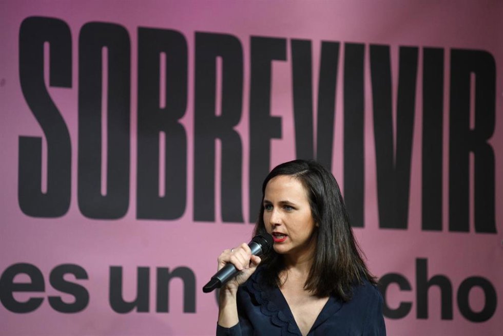 La secretaria general de Podemos y ministra de Derechos Sociales y Agenda 2030, Ione Belarra, interviene durante el acto de su partido Vivir no sobrevivir. La vivienda es un derecho, en la sede de Podemos, a 12 de marzo de 2023, en Madrid (España).