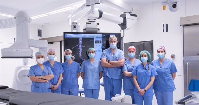 Equipo de Cirugía Vascular en el Quirófano Híbrido del Hospital Universitario de Navarra.