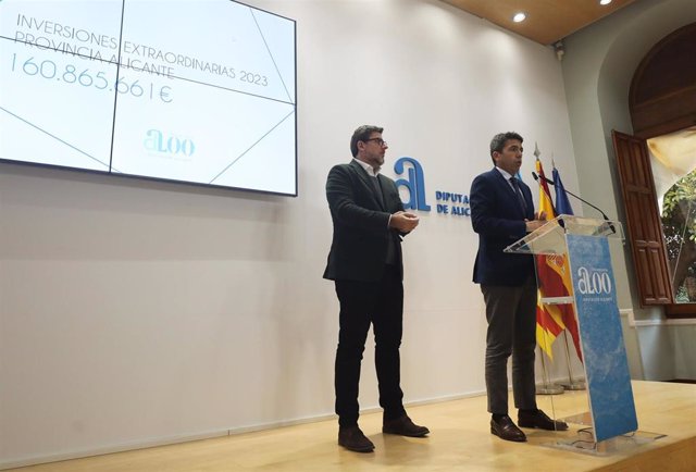 Imagen de archivo del presidente de la Diputación de Alicante, Carlos Mazón, y el diputado de Infraestructuras y Asistencia a Municipios, Javier Gutiérrez.