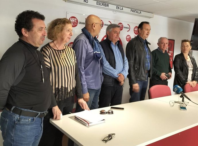 Juan Francisco Martín, en el centro de la imagen, en la rueda de prensa en que ha presentado su dimisión como secretario general de UGT en Granada