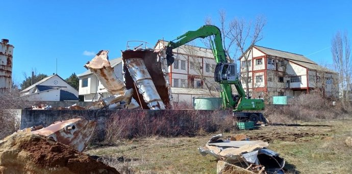 Se están desmantelando los depósitos metálicos de Inquinosa