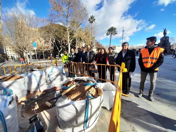 Archivo - Día de la inauguración de las obras de la Plaza de España el pasado 9 de febrero.