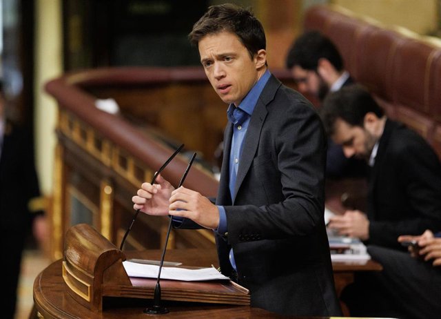 El líder de Más País, Íñigo Errejón, interviene durante una sesión plenaria en el Congreso de los Diputados, a 7 de marzo de 2023, en Madrid (España). 