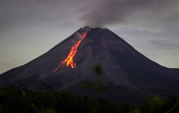 Archivo - Erupción del volcán Merapi, en Indonesia