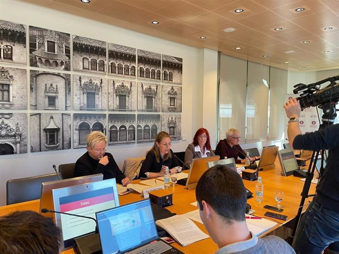 La diputada de la Diputación de Barcelona, Eva Menor, en rueda de prensa este martes.