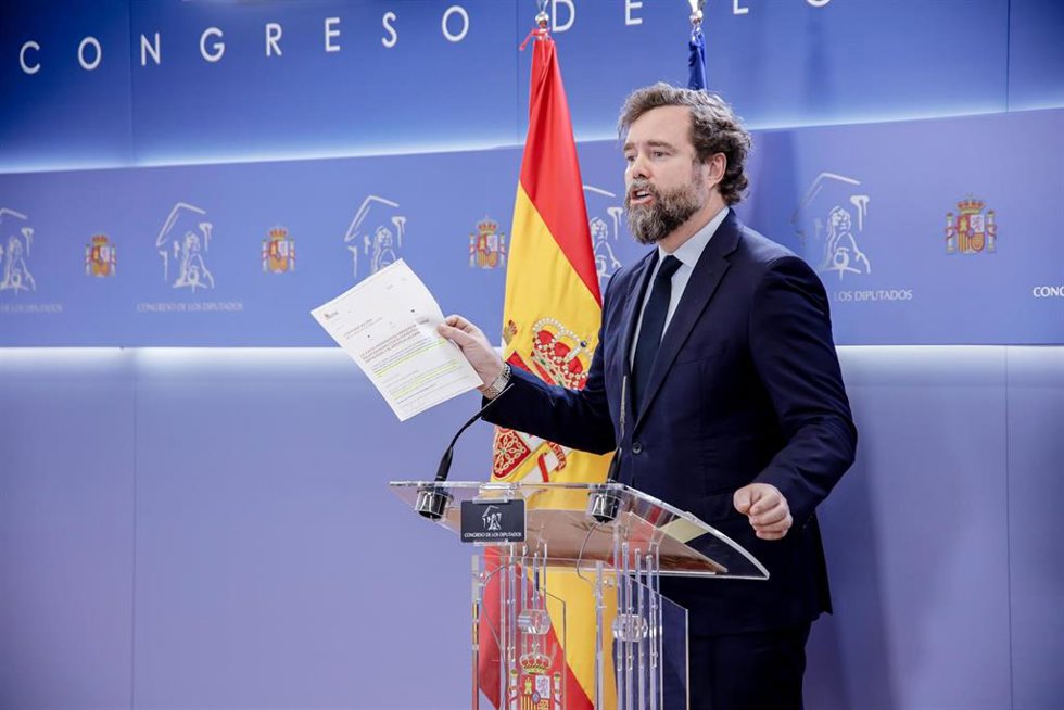 Archivo - El portavoz de Vox en el Congreso, Iván Espinosa de los Monteros, durante una rueda de prensa, en el Congreso de los Diputados