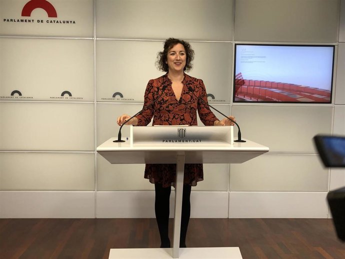 La portavoz del PSC en el Parlament, Alícia Romero, en una rueda de prensa en la Cámara catalana.