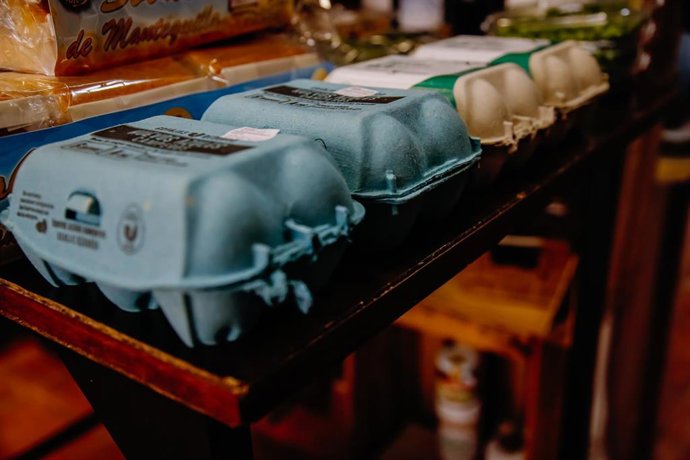 Archivo - Varias cajas de huevos 