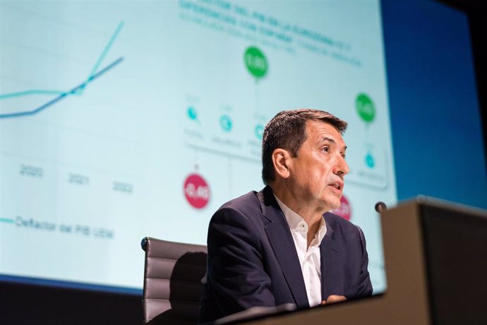 El responsable de Análisis Económico de BBVA Research, Rafael Doménech, durante la presentación del nuevo informe de Situación España de BBVA, en la Ciudad BBVA, a 14 de marzo de 2023, en Madrid (España). El informe de BBVA Research prevé un crecimien