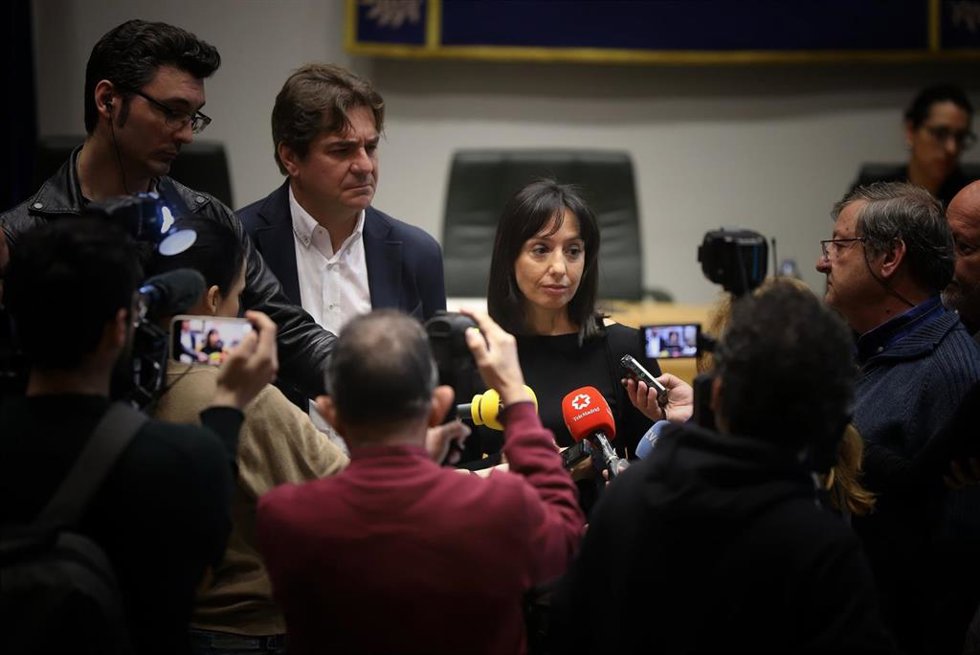 Mercedes González atiende a los medios de comunicación tras la reunión de la Junta Local de Seguridad de Fuenlabrada.