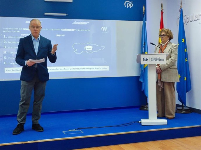 El candidato del PP a la presidencia del Principado, Diego Canga, y la diputada del PP en la Junta General, Gloria García