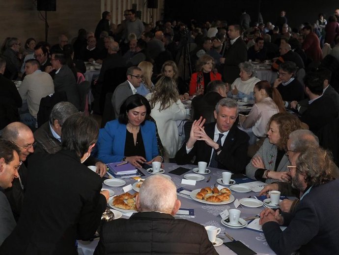 Archivo - Rueda participa en un desayuno con empresarios en Lugo.