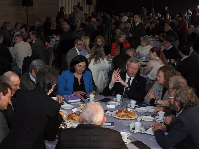 Archivo - Rueda participa nun almorzo con empresarios en Lugo.