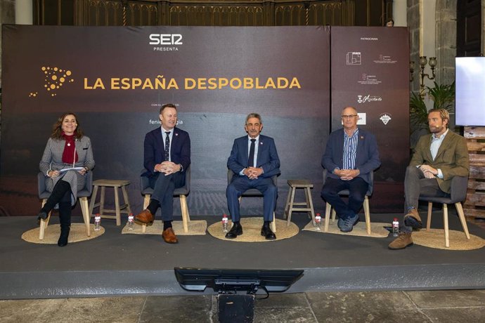 Represantantes del Gobierno de Cantabria en el foro 'La España Despoblada'