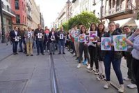 Cerca de 2.000 escolares sevillanos participan en la cadena de decimales del número Pi "más grande del mundo"