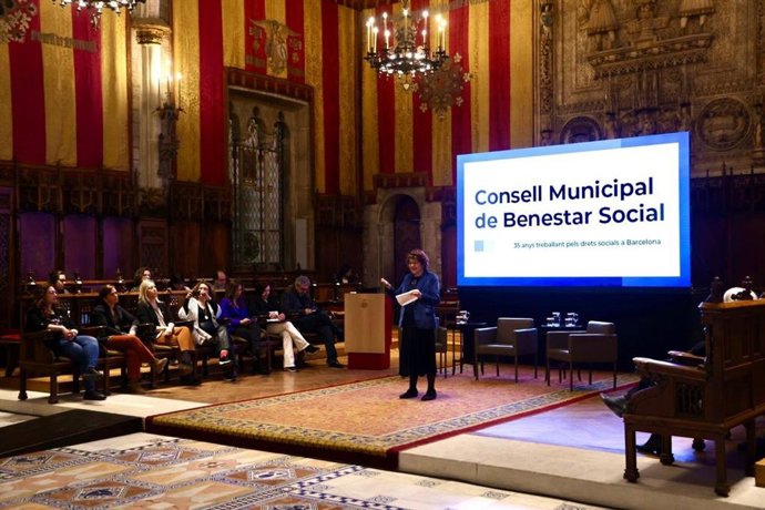 Acto de celebración del 35 aniversario del Consell Municipal de Benestar Social de Barcelona en el Saló de Cent del Ayuntamiento.