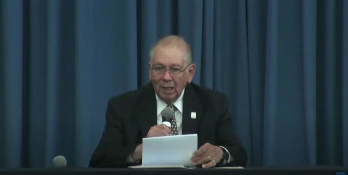 Uno de los profesores que ha participado en el conversatorio virtual.