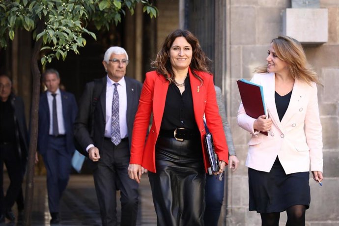 La consellera de la Presidencia, Laura Vilagr, y la consellera de Economía y Hacienda, Natlia Mas.
