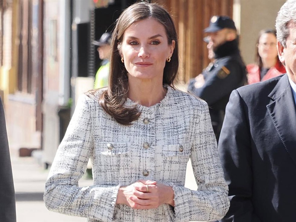 La Reina Letizia ha estrenado una chaqueta de tweed de Massimo Dutti ideal
