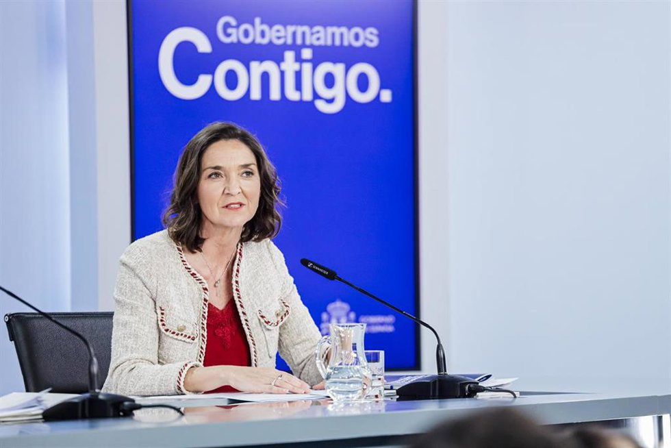 La ministra de Industria, Comercio y Turismo, Reyes Maroto, comparece tras el Consejo de Ministros en Moncloa, a 14 de marzo de 2023, en Madrid (España).