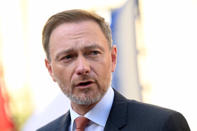 Archivo - 19 May 2022, North Rhine-Westphalia, Koenigswinter: Christian Lindner, German Finance Minister, speaks to the media before the meeting of the G7 Finance Ministers. Lindner said the German government will face a "wake-up call" on spending next 