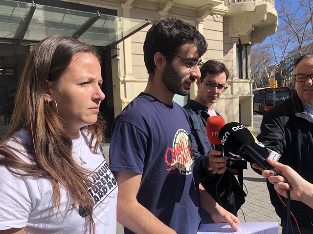 Declaracions als mitjans dels portaveus de la plataforma Aturem Hard Rock, Eloi Redón i Anna Recasens