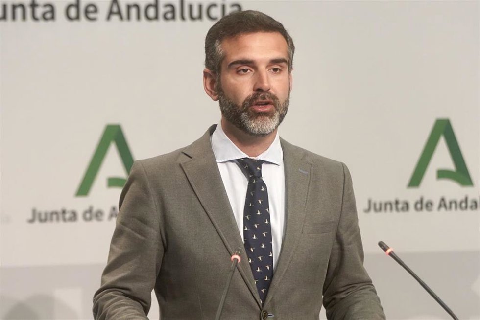 Archivo - El consejero de Sostenibilidad, Medio Ambiente y Economía Azul de la Junta de Andalucía y portavoz del gobierno, Ramón Fernández-Pacheco, durante la rueda de prensa posterior a la reunión semanal del Consejo de Gobierno de la Junta de Andalucí