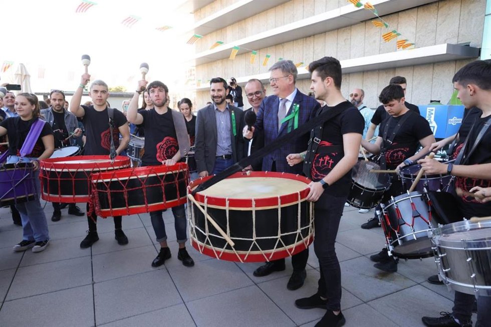 Ximo Puig visita las fiestas de la Magdalena