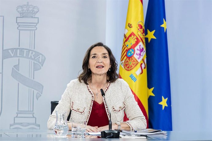 La ministra de Industria, Comercio y Turismo, Reyes Maroto, comparece tras el Consejo de Ministros en Moncloa, a 14 de marzo de 2023, en Madrid (España)