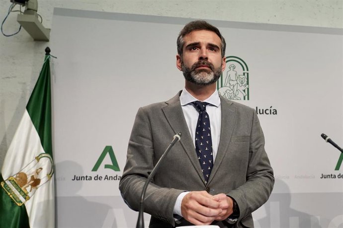 Archivo - El consejero de Sostenibilidad, Medio Ambiente y Economía Azul de la Junta de Andalucía y portavoz del gobierno, Ramón Fernández-Pacheco, durante la rueda de prensa posterior a la reunión semanal del Consejo de Gobierno de la Junta de Andalucí