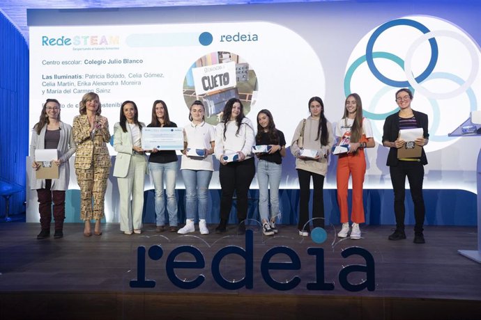 Archivo - Entrega de premios de la primera edición del concurso RedSTEAM de Redeia