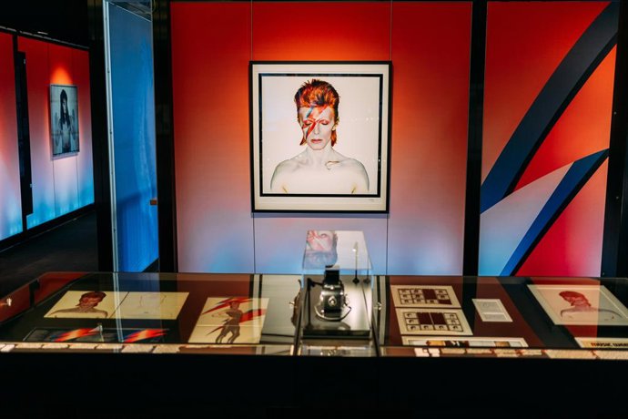 Sold Out, en asociación con Duffy Archive y Nomad Exhibitions, presentan en Madrid, y por primera vez en el mundo, 'Bowie Taken by Duffy'.