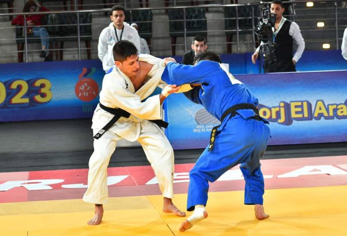 El judoca español Daniel Gavilán (kimono blanco) durante un combate