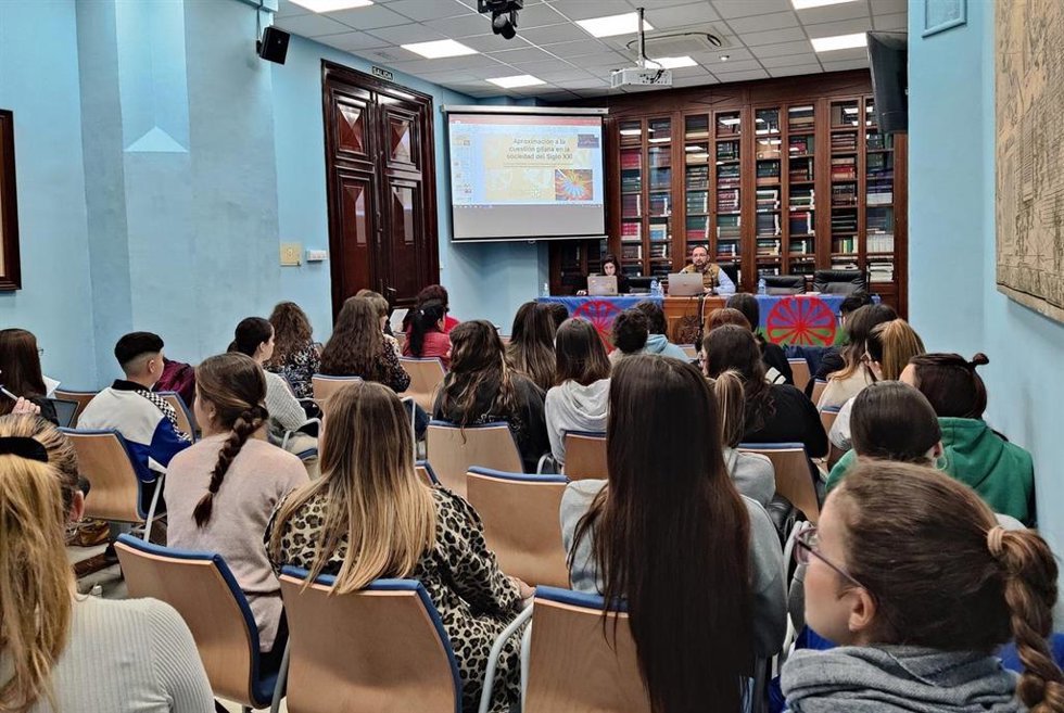 La presidenta de Fakali, en la inauguración del curso 'Aproximación a la cuestión gitana en la sociedad del siglo XXI'.