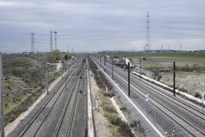 Archivo - Vies d'alta velocitat d'Adif