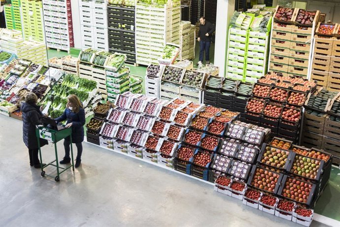 Archivo - Punt de venda central de fruites a Mercabarna