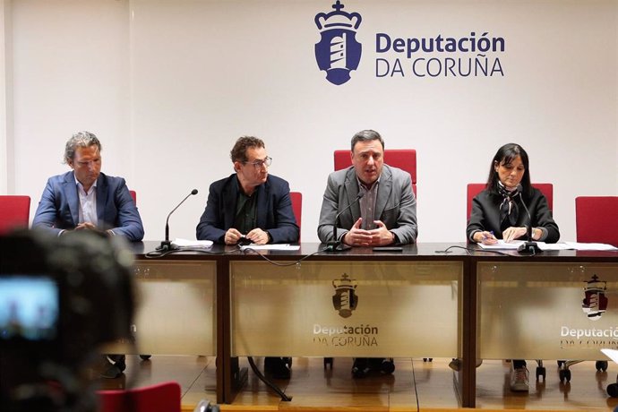 El presidente de la Diputación de A Coruña, Valentín González Formoso, preside la presentación de la 'Estrategia Digital' provincial