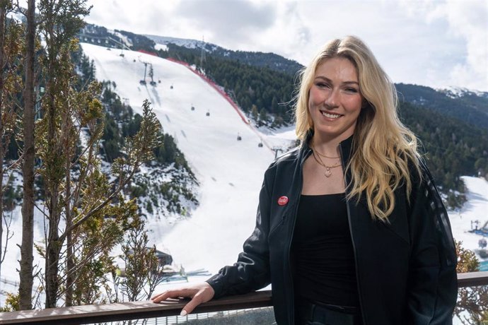 La esquiadora Mikaela Shiffrin en su llegada a Soldeu para disputar las Finales de la Copa del Mundo de esquí alpino Andorra 2023