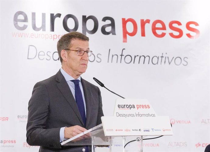 El presidente del PP, Alberto Núñez Feijóo, interviene durante un desayuno informativo de Europa Press, en el Hyatt Regency Hesperia Madrid, a 14 de marzo de 2023, en Madrid (España).