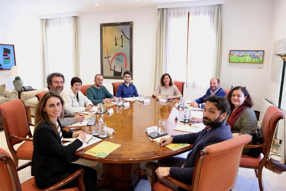 Francina Armengol recibe en audiencia a a los coordinadores de la Asamblea Ciudadana por el Clima de Mallorca.