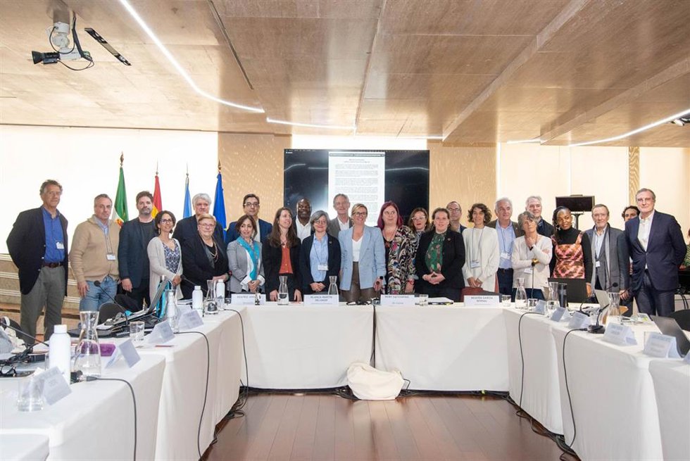 Foto de familia en la clausura del Encuentro Global de Expertos 'Recuperar el equilibrio territorial mediante el fortalecimiento de los vínculos urbano-rurales'